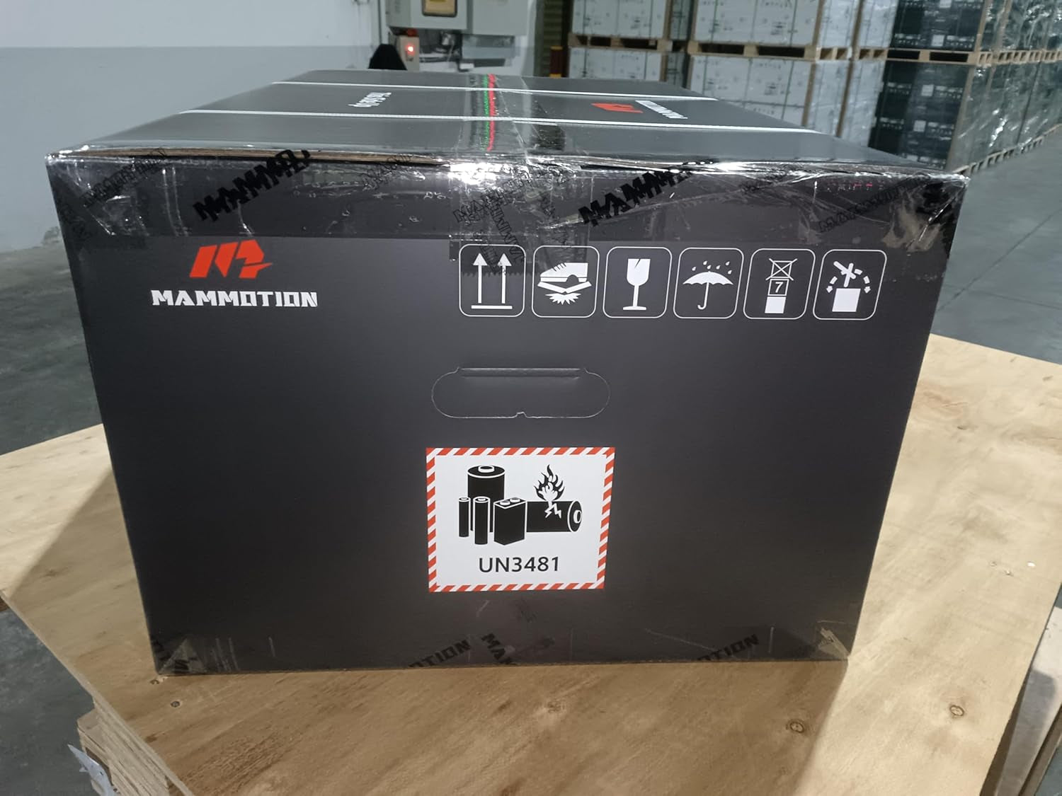 LUBA Mini AWD 800 Robot Lawn Mower without Boundary, Recommended 800 M², Max. 1000 M², Auto Mapping Ultrasense AI Vision, 80% Gradient, 20-65 Mm Cutting Height