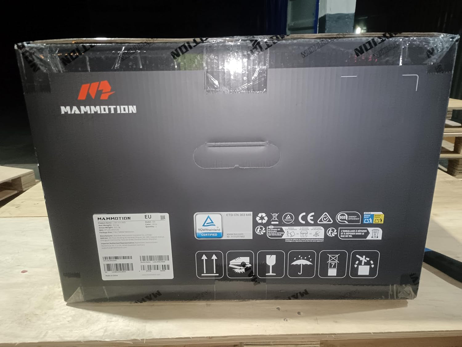 LUBA Mini AWD 800 Robot Lawn Mower without Boundary, Recommended 800 M², Max. 1000 M², Auto Mapping Ultrasense AI Vision, 80% Gradient, 20-65 Mm Cutting Height