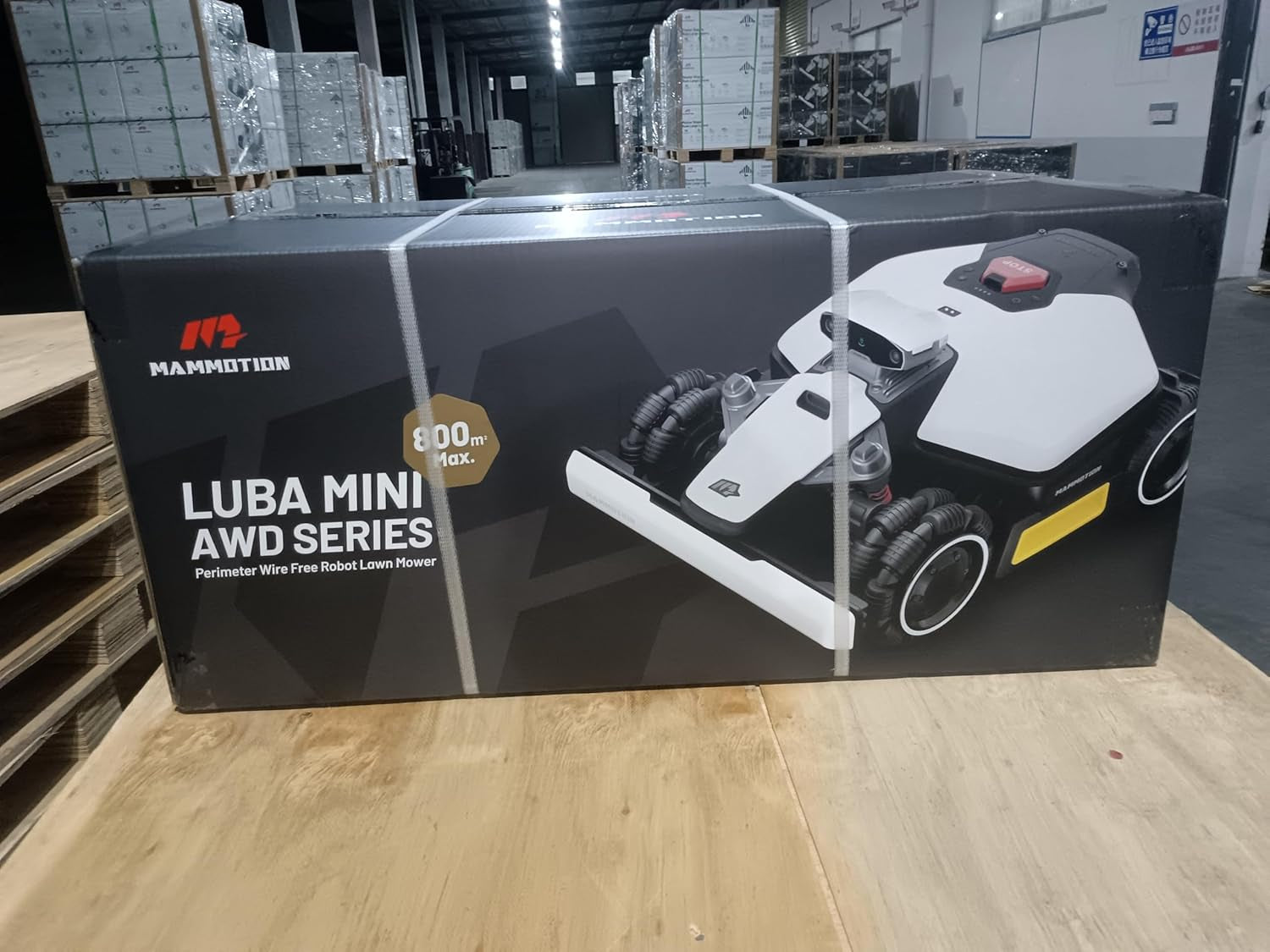 LUBA Mini AWD 800 Robot Lawn Mower without Boundary, Recommended 800 M², Max. 1000 M², Auto Mapping Ultrasense AI Vision, 80% Gradient, 20-65 Mm Cutting Height
