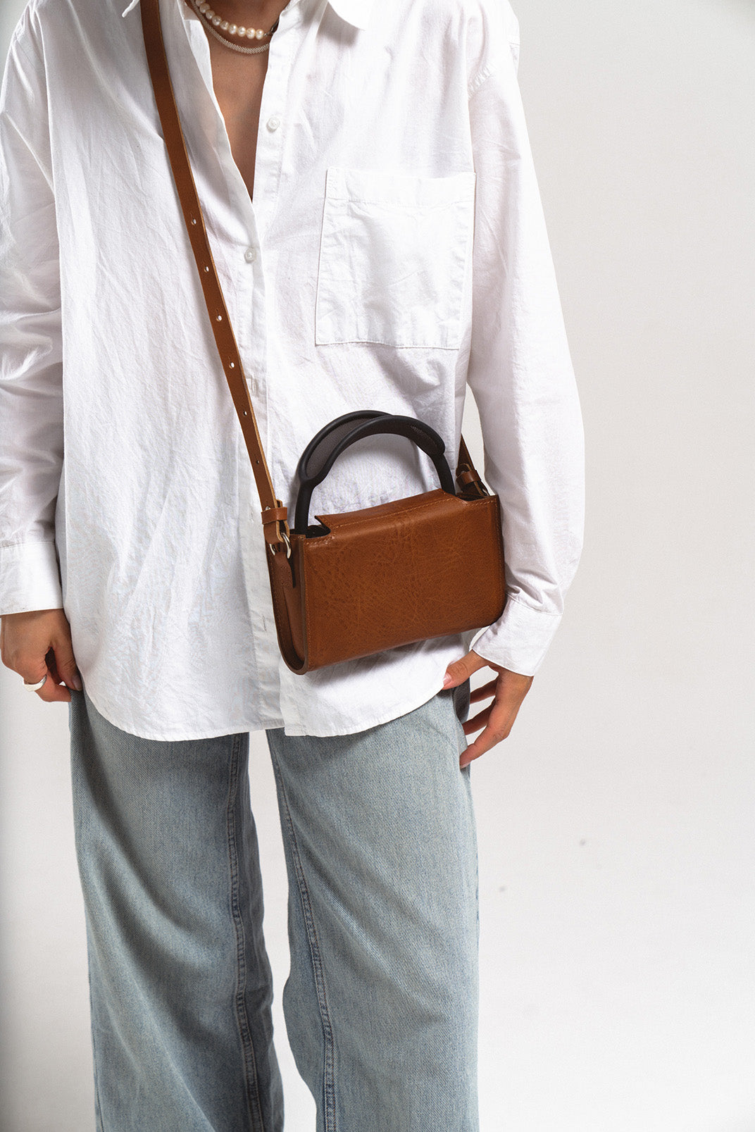 Leather Case for AirPods Max - The Minimalist 3.0 (Camel)-2